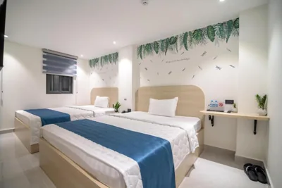 Habitación doble con dos camas dobles — Bin Bin Hotel 16 Near Bui Vien Walking Street